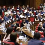 Խորհրդարանում գուցե ստեղծվի «հարվածային գործիքների» հանձնաժողով. ժամանակն է կազմել անունների ցանկ, որոնց հնչելու դեպքում սեղաններին հարվածելը կգործի սինխրոն. Mediahub